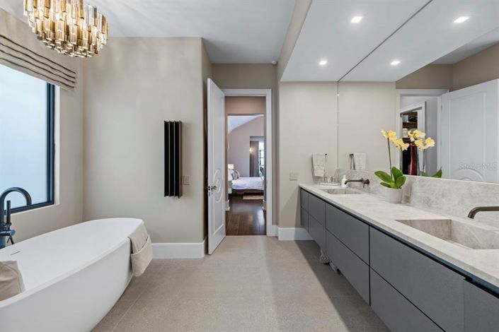 Image No.22-5 Bed Property for sale