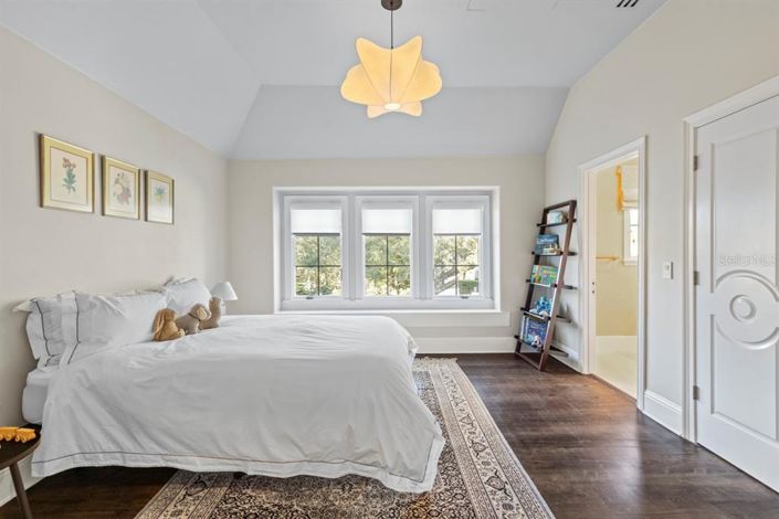 Image No.25-5 Bed Property for sale