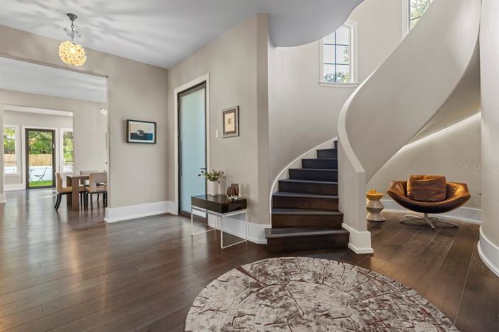 Image No.3-5 Bed Property for sale