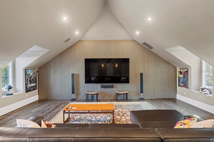 Image No.32-5 Bed Property for sale