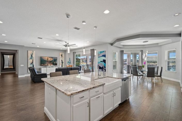 Image No.12-5 Bed Property for sale