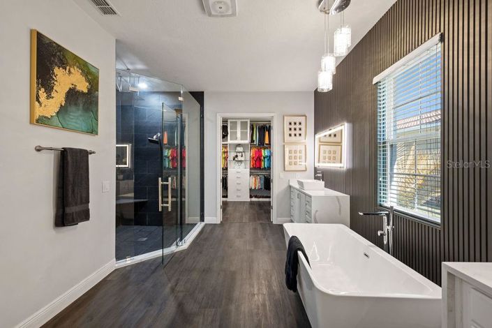 Image No.17-5 Bed Property for sale