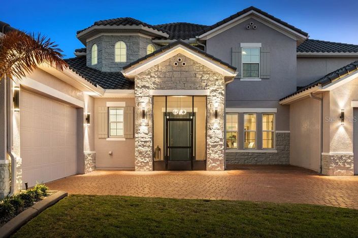 Image No.2-5 Bed Property for sale