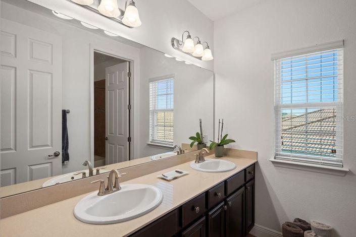 Image No.34-5 Bed Property for sale