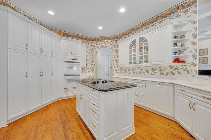 Image No.10-3 Bed Property for sale