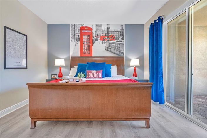 Image No.22-10 Bed Property for sale