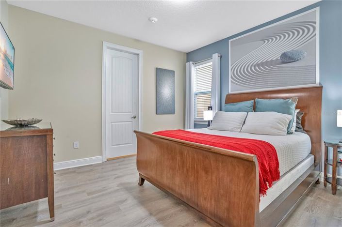 Image No.25-10 Bed Property for sale