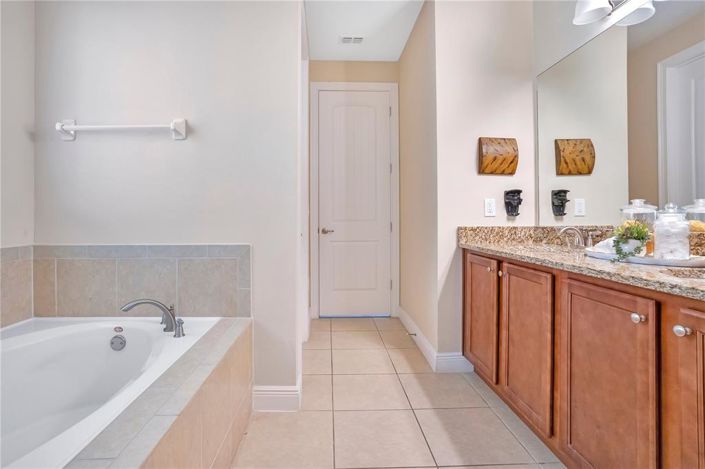 Image No.26-10 Bed Property for sale