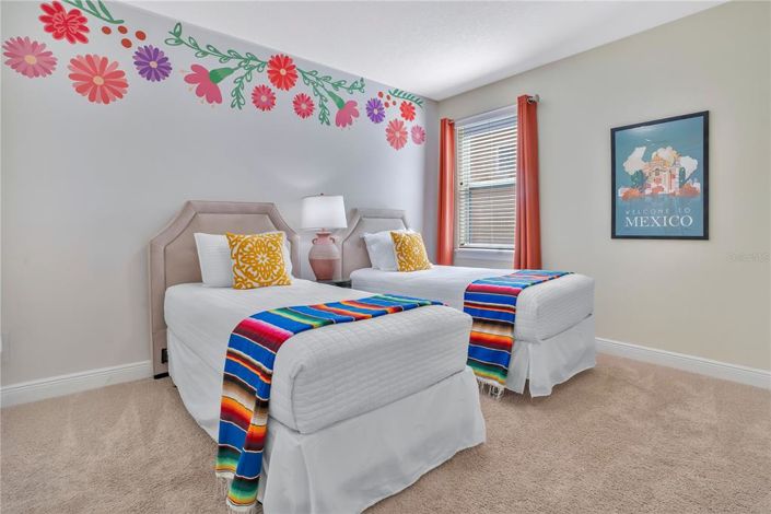 Image No.52-10 Bed Property for sale