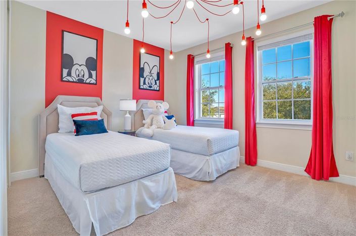 Image No.54-10 Bed Property for sale