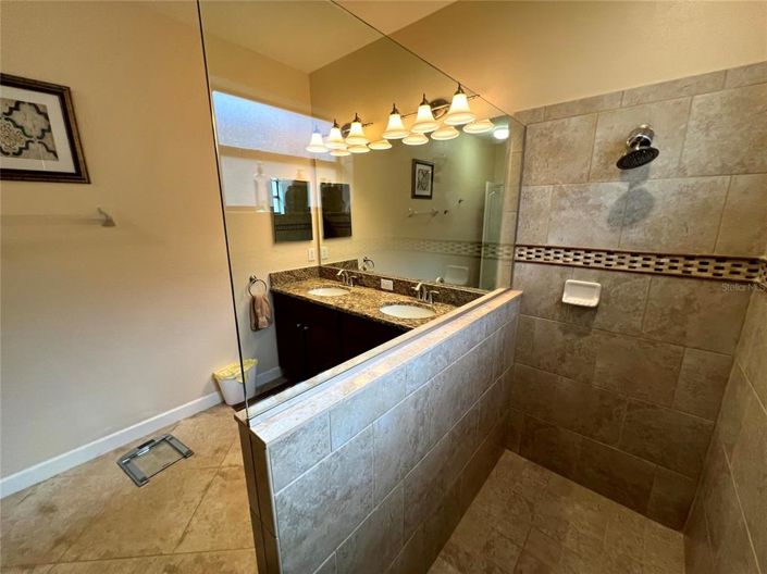 Image No.35-4 Bed Property for sale