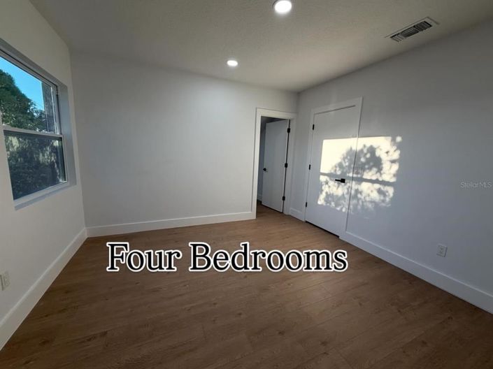 Image No.10-4 Bed Property for sale