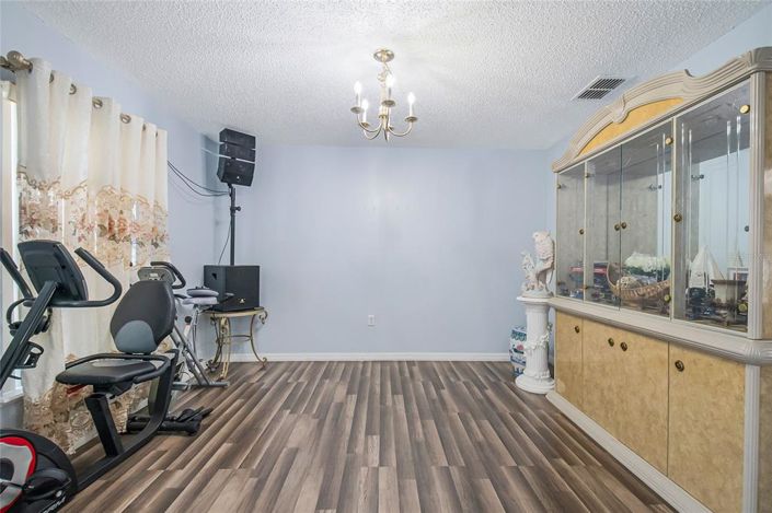 Image No.4-4 Bed Property for sale