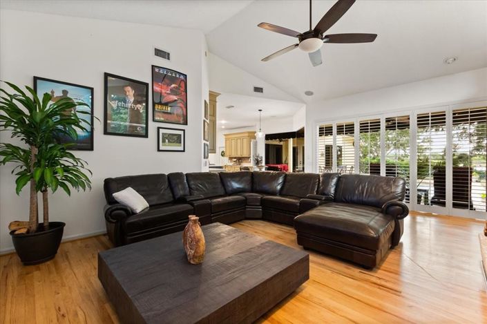 Image No.15-5 Bed Property for sale