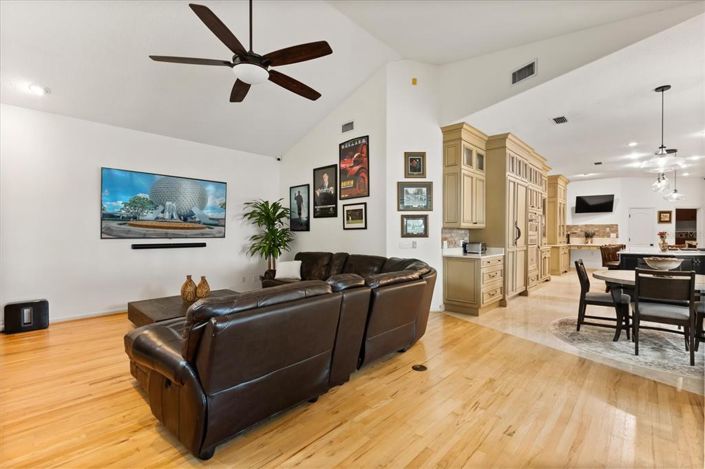 Image No.16-5 Bed Property for sale