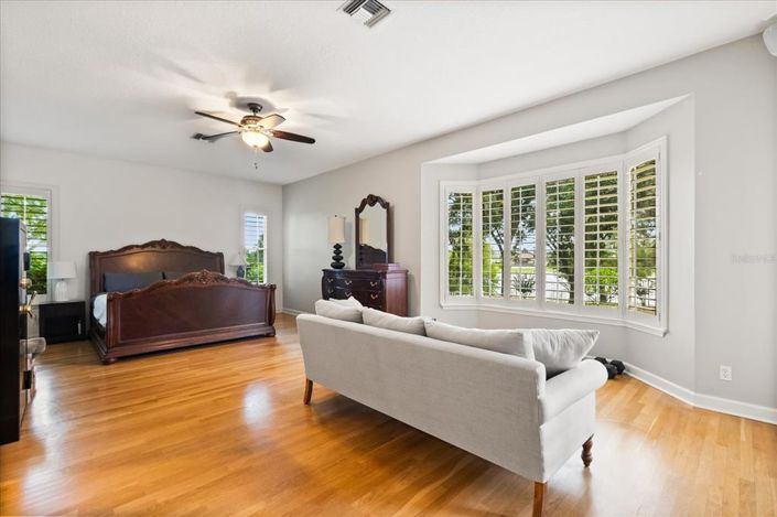 Image No.18-5 Bed Property for sale