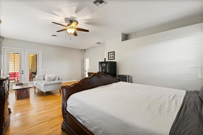 Image No.20-5 Bed Property for sale