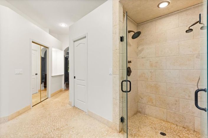 Image No.22-5 Bed Property for sale