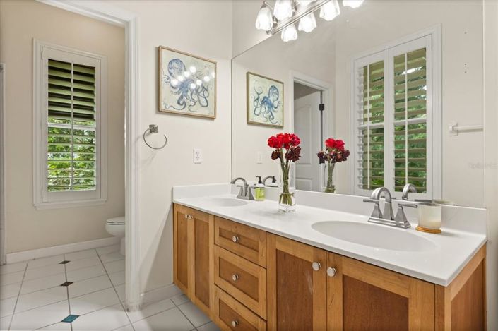 Image No.25-5 Bed Property for sale