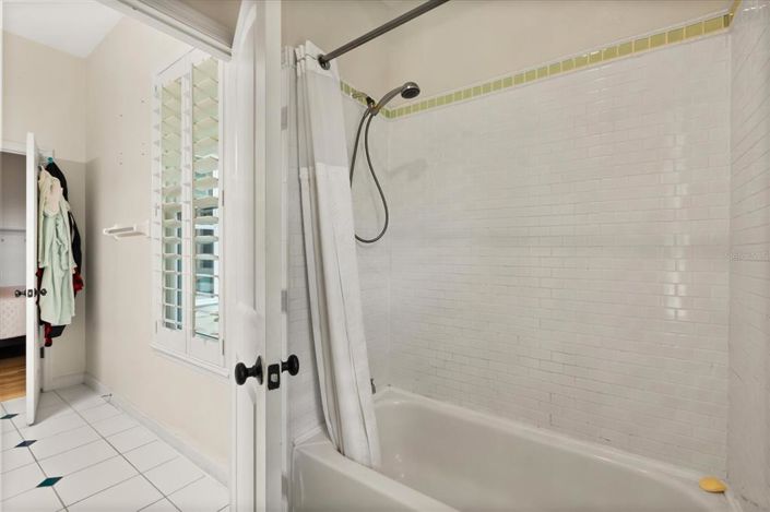 Image No.26-5 Bed Property for sale