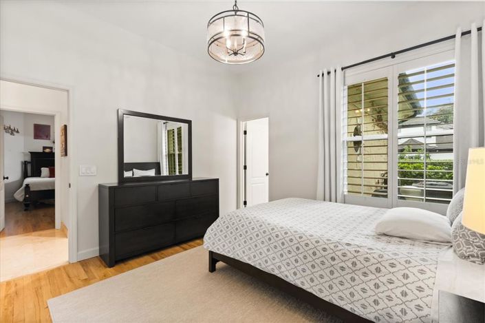 Image No.29-5 Bed Property for sale