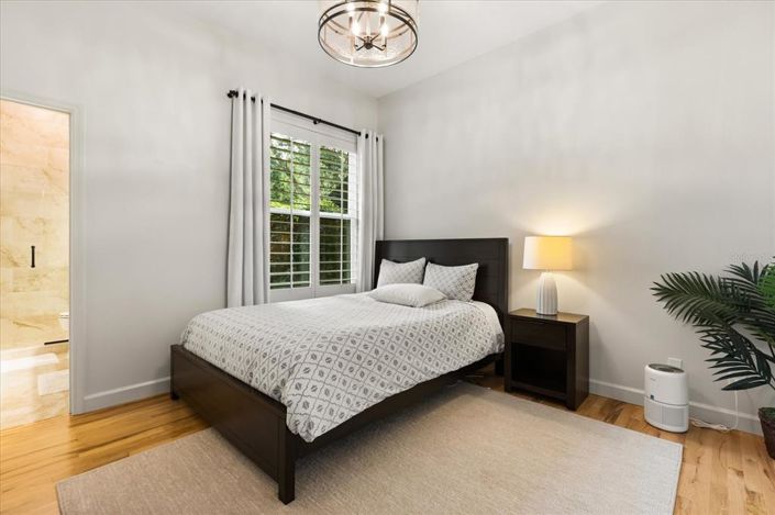 Image No.30-5 Bed Property for sale