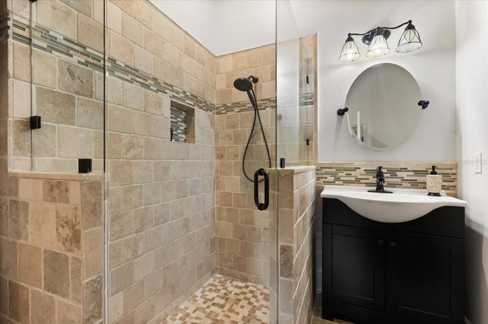 Image No.32-5 Bed Property for sale