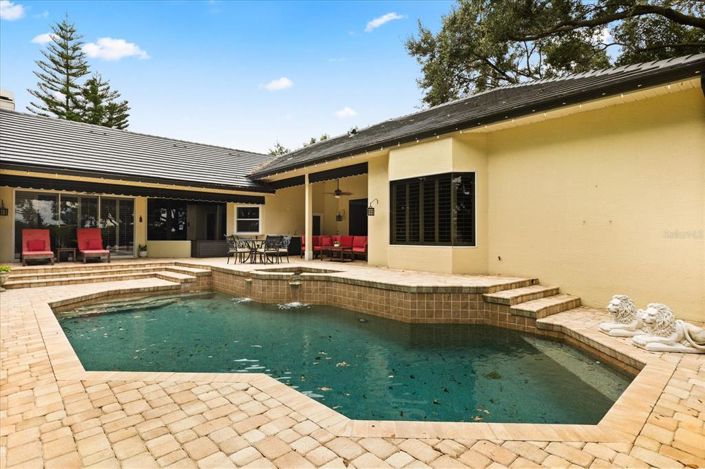 Image No.35-5 Bed Property for sale