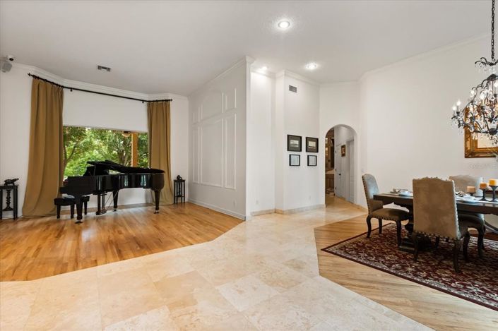 Image No.4-5 Bed Property for sale