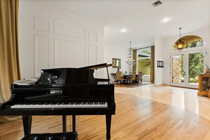 Image No.6-5 Bed Property for sale