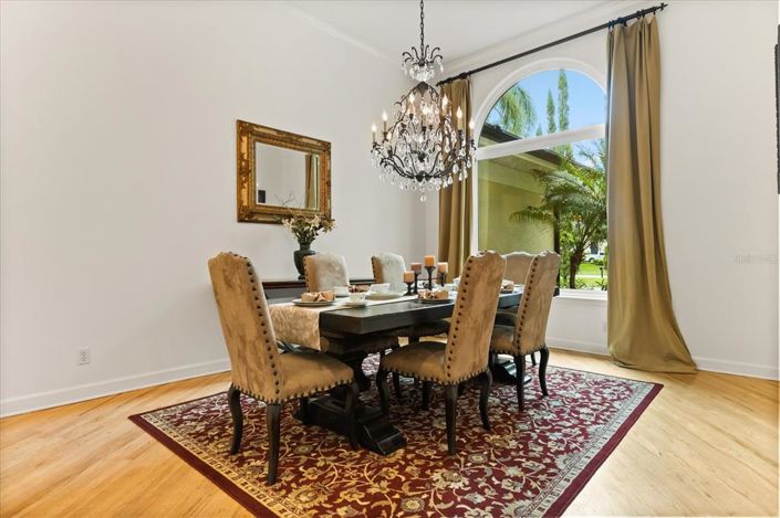 Image No.7-5 Bed Property for sale