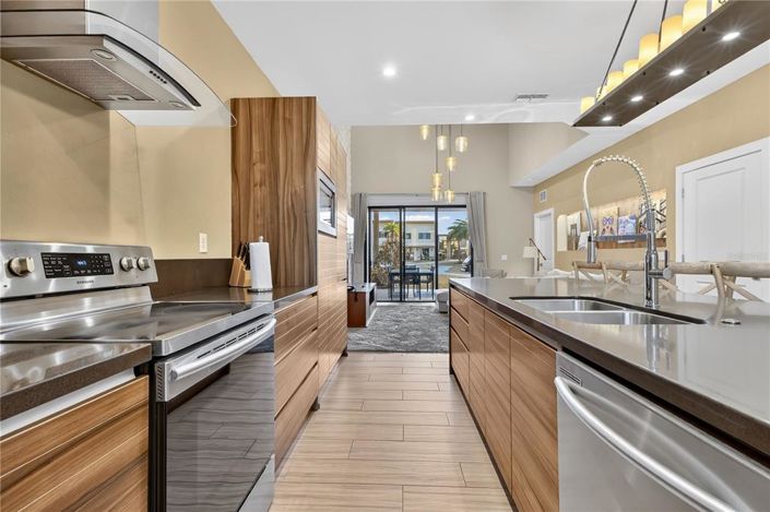 Image No.10-4 Bed Townhouse for sale