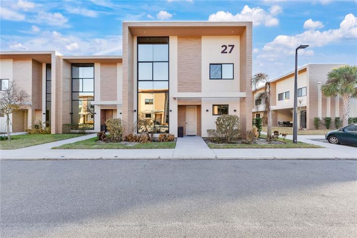 Image No.2-4 Bed Townhouse for sale