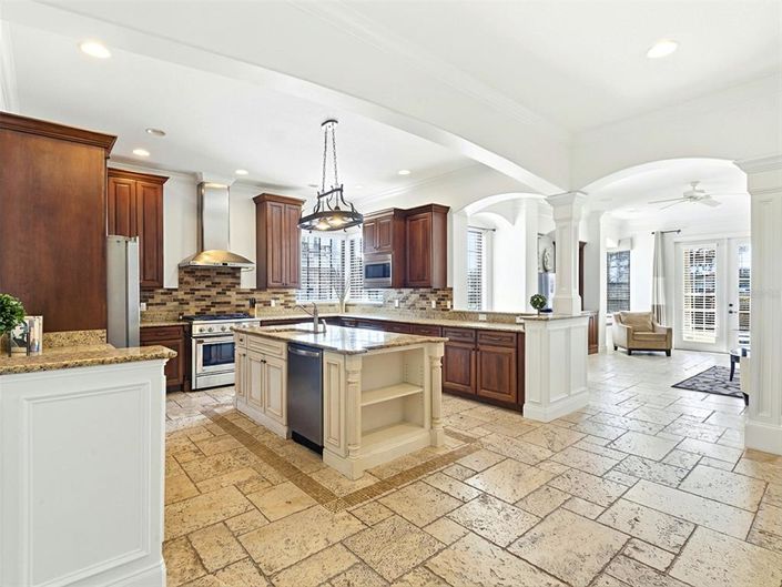 Image No.11-5 Bed Property for sale