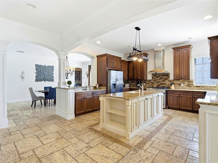 Image No.12-5 Bed Property for sale