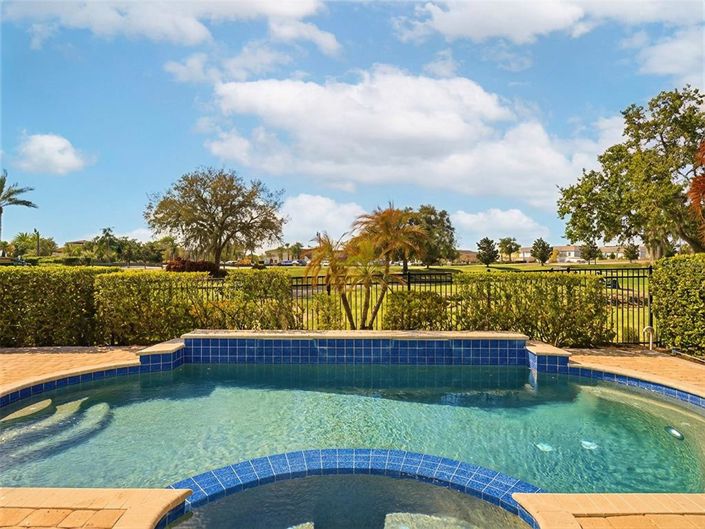 Image No.20-5 Bed Property for sale