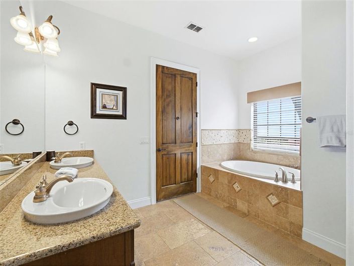 Image No.25-5 Bed Property for sale