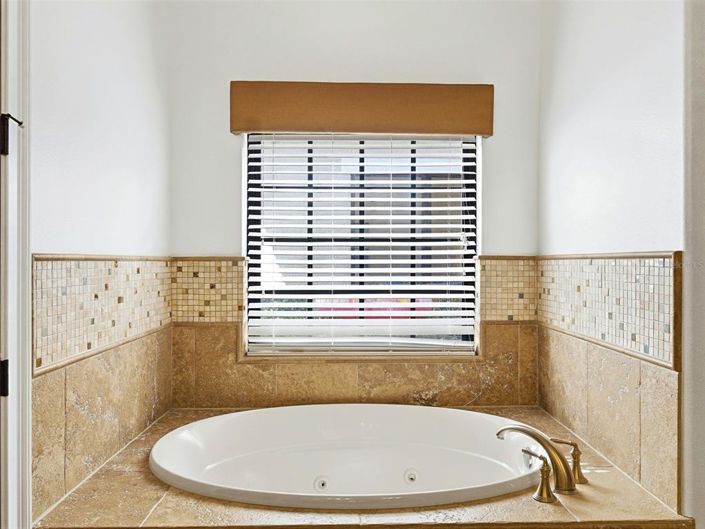 Image No.26-5 Bed Property for sale