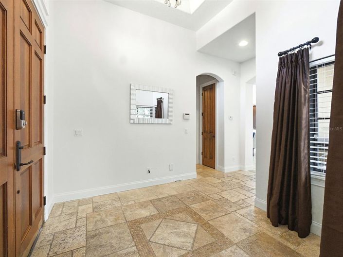 Image No.6-5 Bed Property for sale