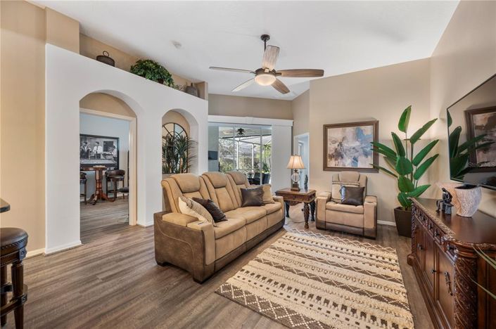 Image No.17-4 Bed Property for sale