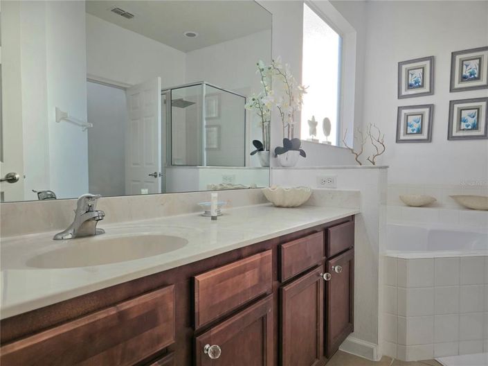 Image No.30-6 Bed Property for sale