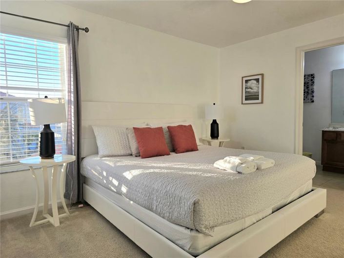 Image No.43-6 Bed Property for sale