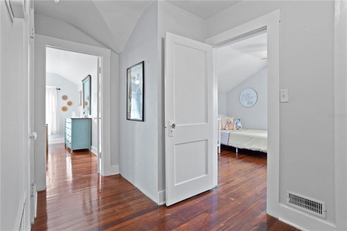 Image No.20-6 Bed Property for sale