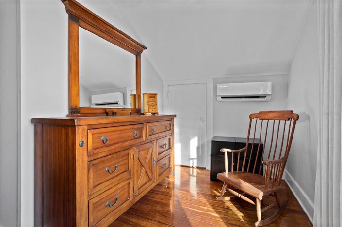 Image No.23-6 Bed Property for sale