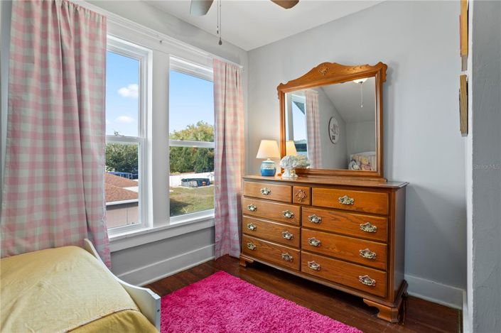 Image No.27-6 Bed Property for sale