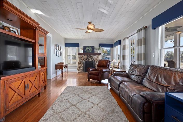 Image No.4-6 Bed Property for sale