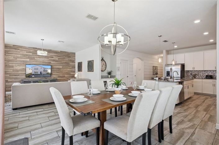 Image No.10-6 Bed Property for sale