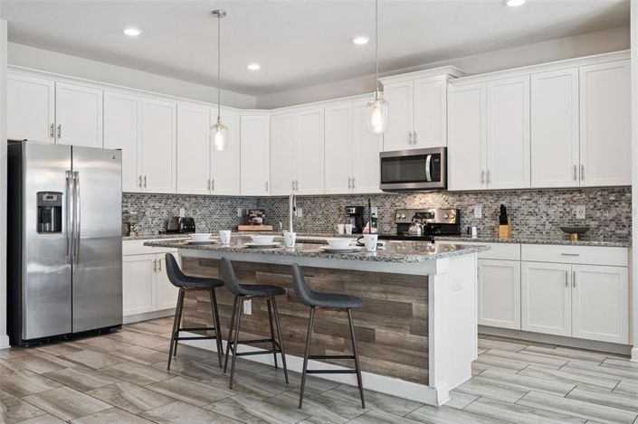 Image No.6-6 Bed Property for sale