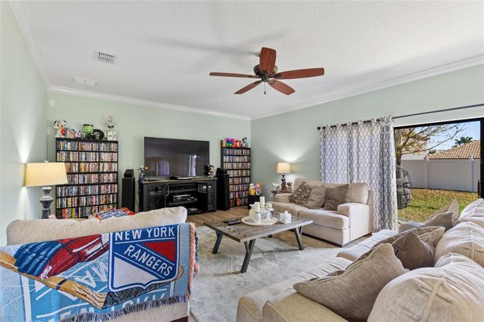 Image No.18-5 Bed Property for sale