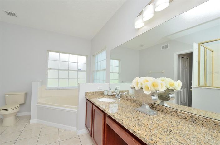 Image No.19-6 Bed Property for sale